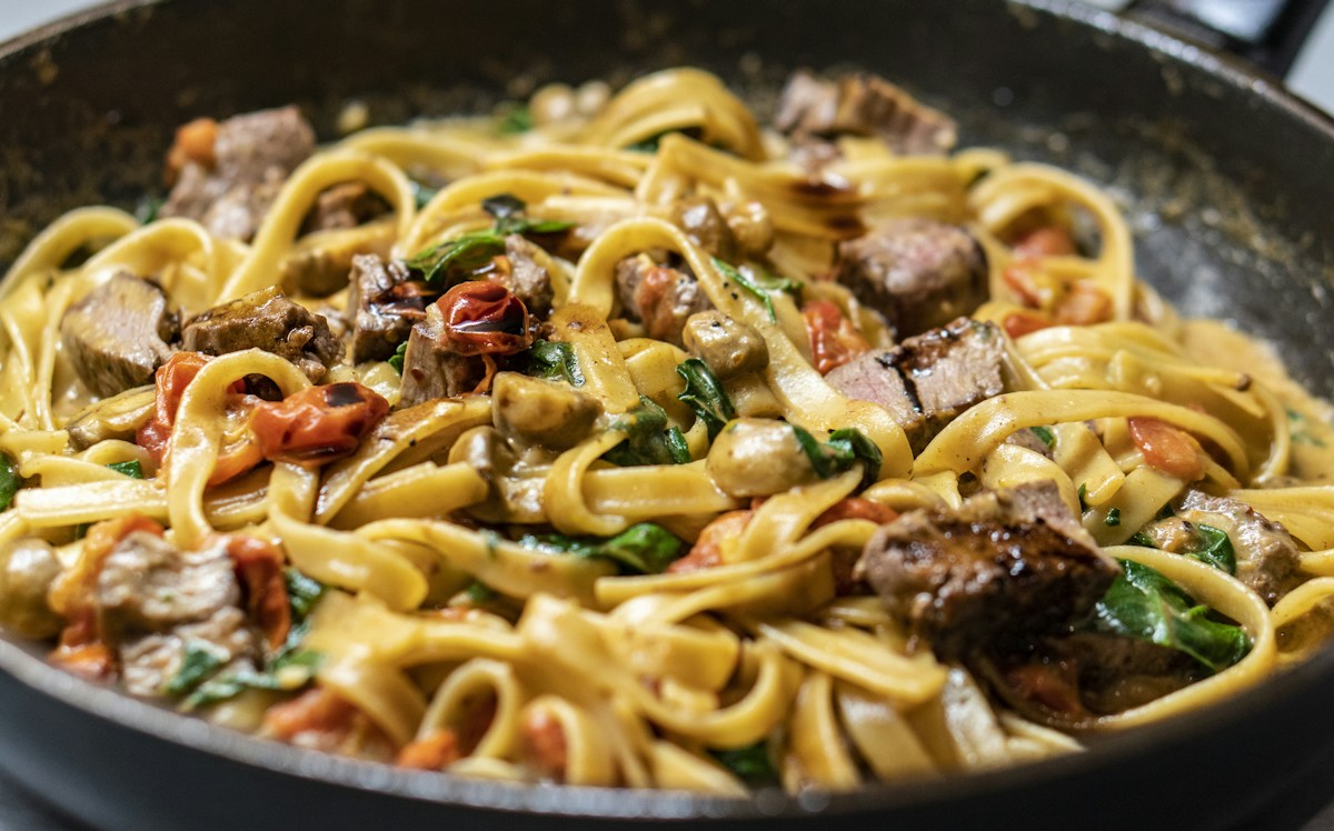 Paccheri di Gragnano al Ragù Napoletano